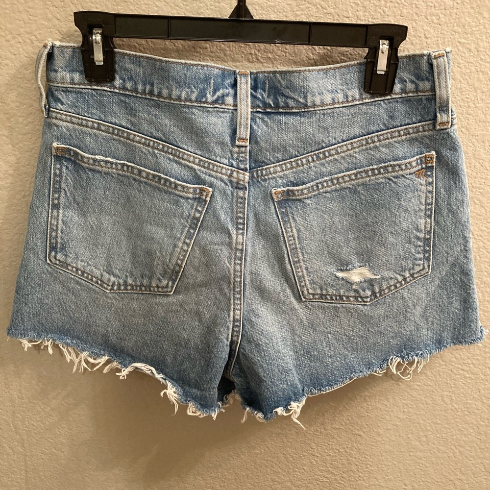 NWT: Madewell relaxed, distressed mid rise denim shorts, size 27 - Picture 5 of 12